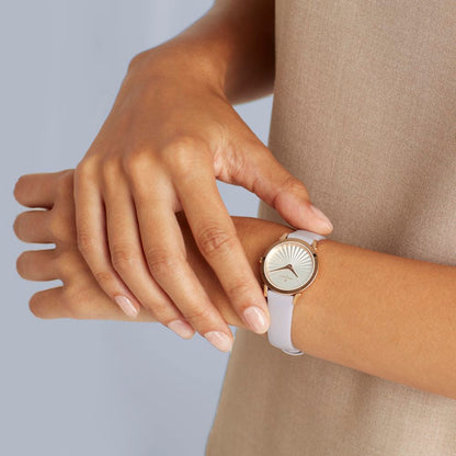 Comes in a gift box, maximum wrist circumference 185cm
