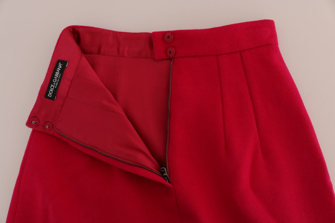 Luxurious silk stretch inner lining for ultimate comfort