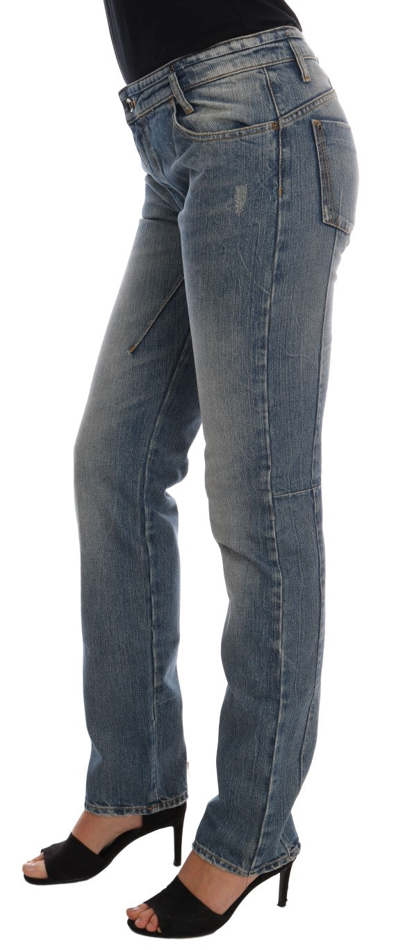 Stunning slim-fit jeans in a sleek blue hue with comfortable stretch material