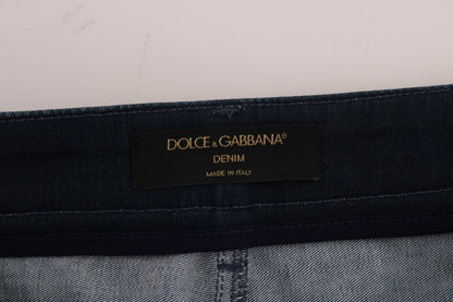 Elegant above-knee denim skirt with front button closure