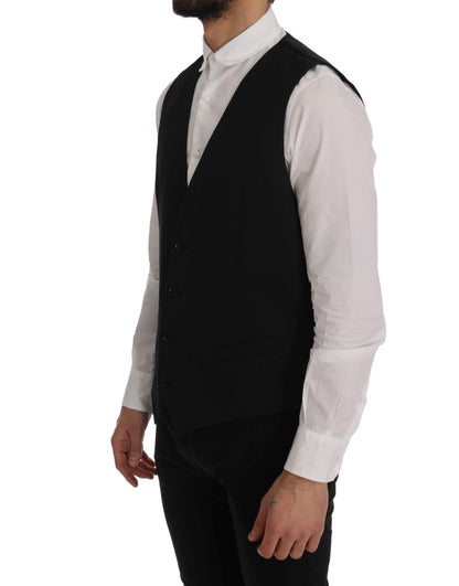 Adjustable back waist strap for a custom fit and subtle logo details