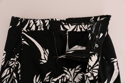 Zipper fly closure and practical pockets for functionality and style