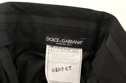 Elegant pleated trousers with zipper fly closure