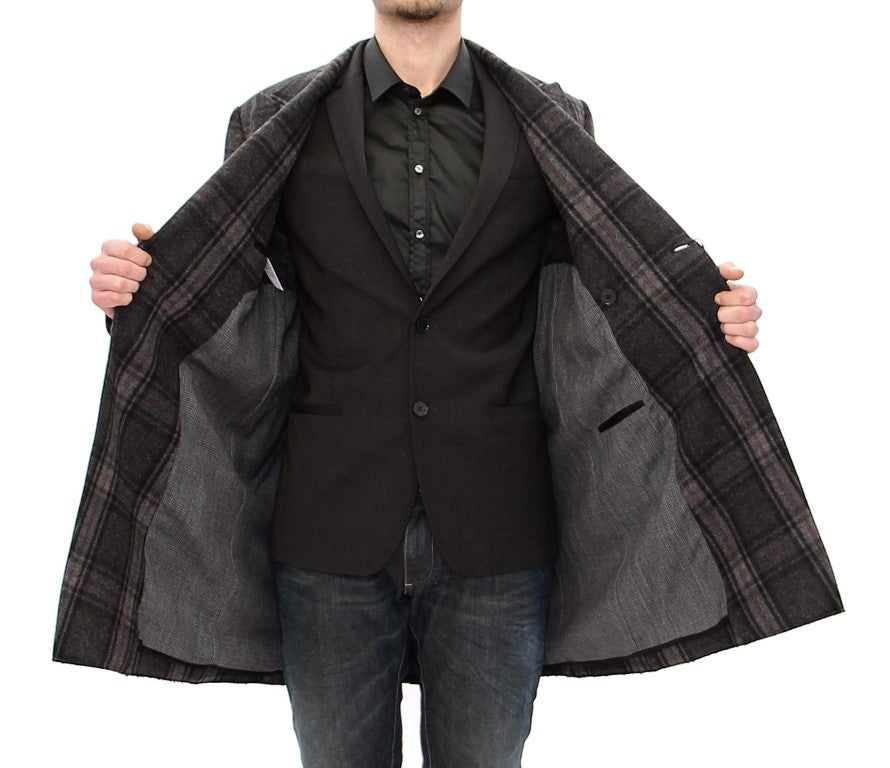 Premium blend of wool and nylon for warmth and durability