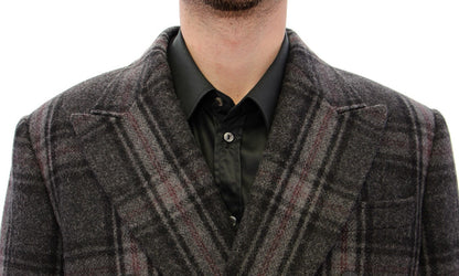 Classic gray checkered pattern exudes elegance