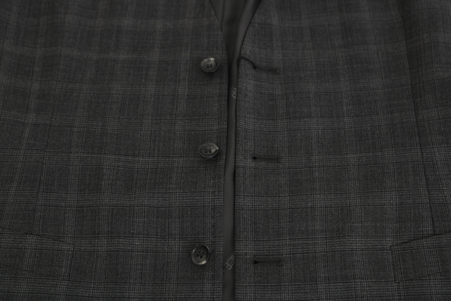 Formal vest designed for the man who appreciates a regular fit and refined fashion