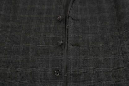 Formal vest designed for the man who appreciates a regular fit and refined fashion