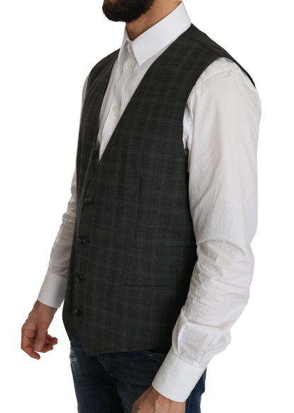 Classic gray checkered pattern exudes an air of distinction