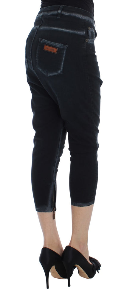 Zipper fly and classic pocket design for functional details