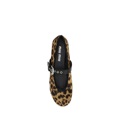 Contrasting logoed insole enhancing the brand’s unmistakable aesthetic