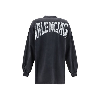 Long-sleeved design with bold urban print on the front