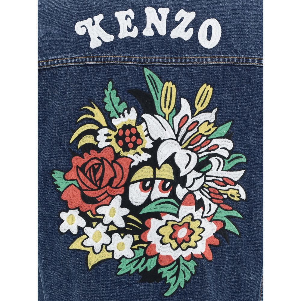 Distinctive and versatile jacket with brand signature sewn on front