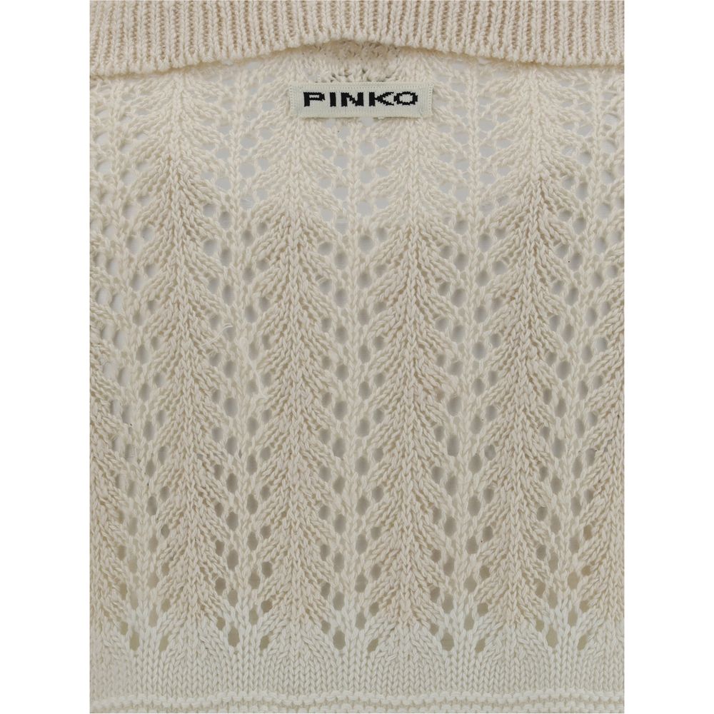 Versatile and comfortable light pink sweater with airy texture and structured fit