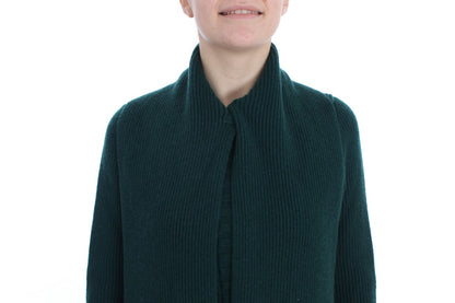 Eloquent button front closure for versatile styling