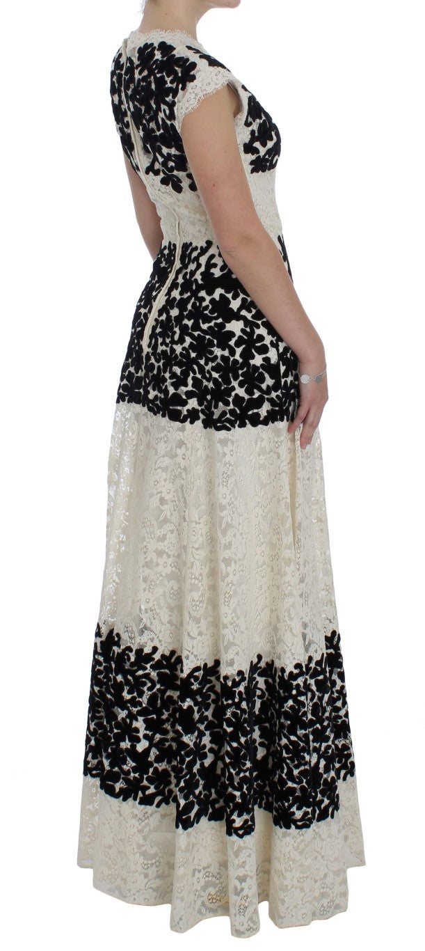 Cap sleeve design and back zipper closure for a flattering fit