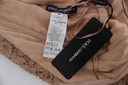  Perfect for upscale events, combining femininity and sophistication 