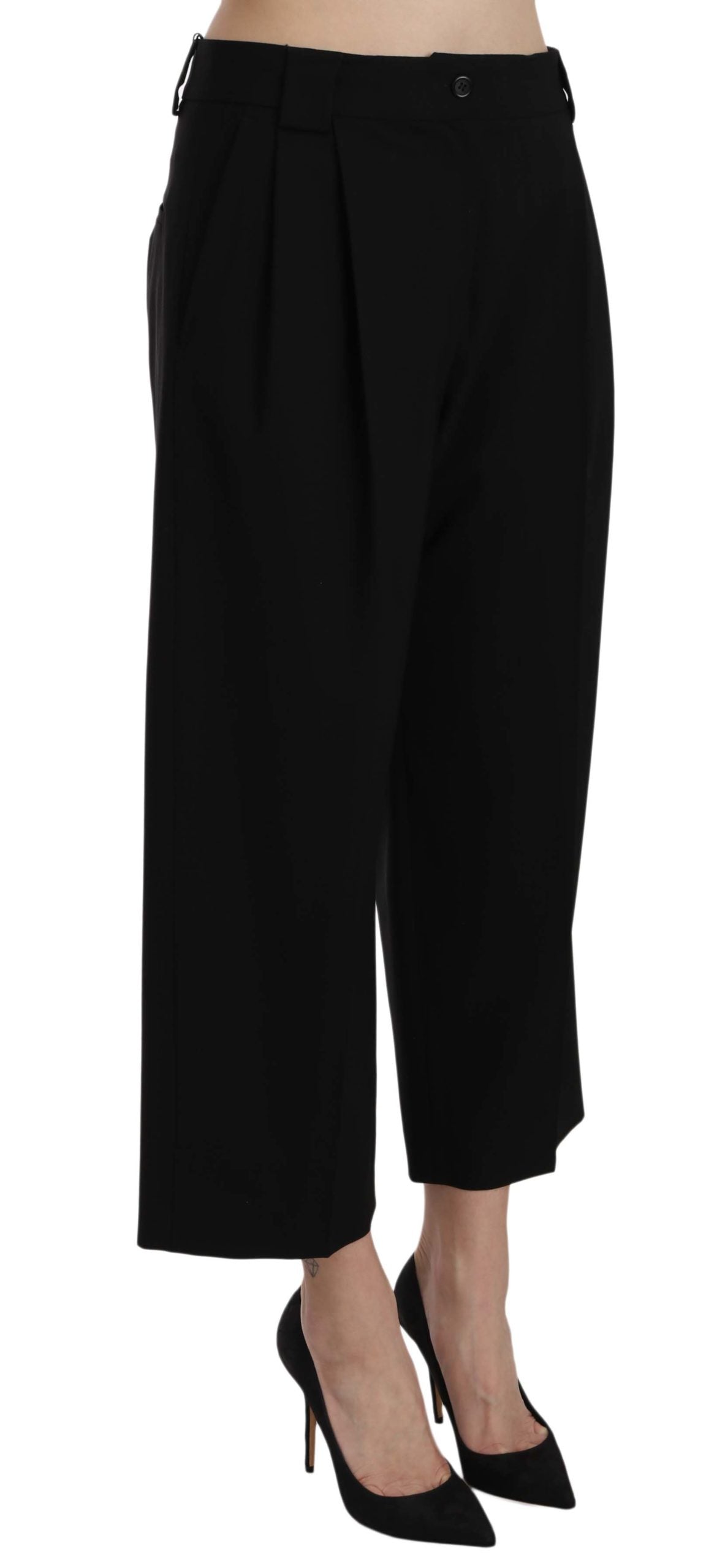 Luxurious black trousers with brand new condition and iconic logo details